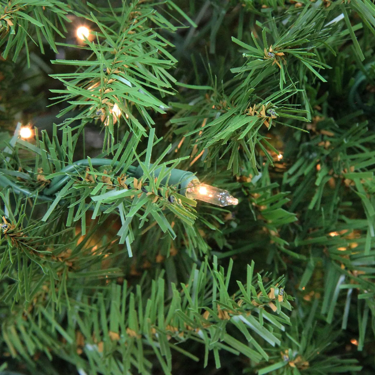 9' Pre-Lit Full Northern Pine Artificial Christmas Tree, Clear Lights