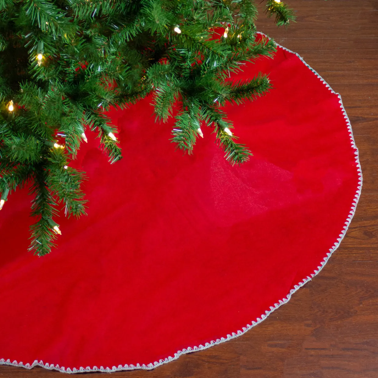 48" Red and White Shell Reversible Christmas Tree Skirt