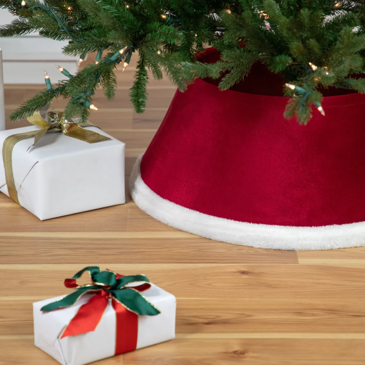 25" Red Santa Suit Round Christmas Tree Collar