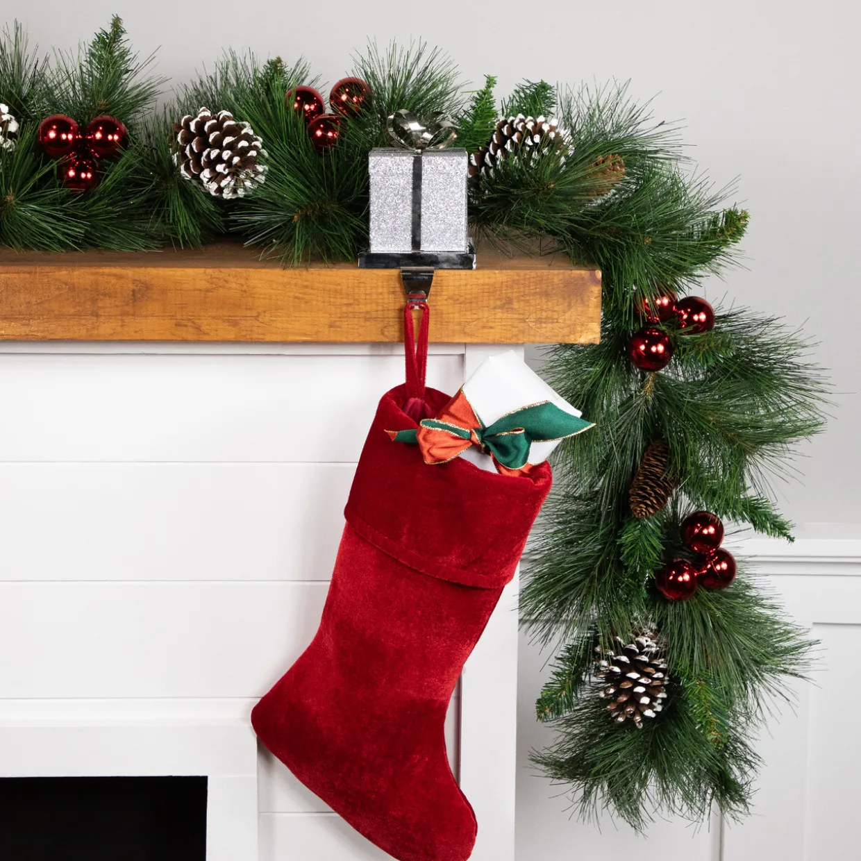 5.5" Silver Glitter Gift Box with Bow Christmas Metal Stocking Holder