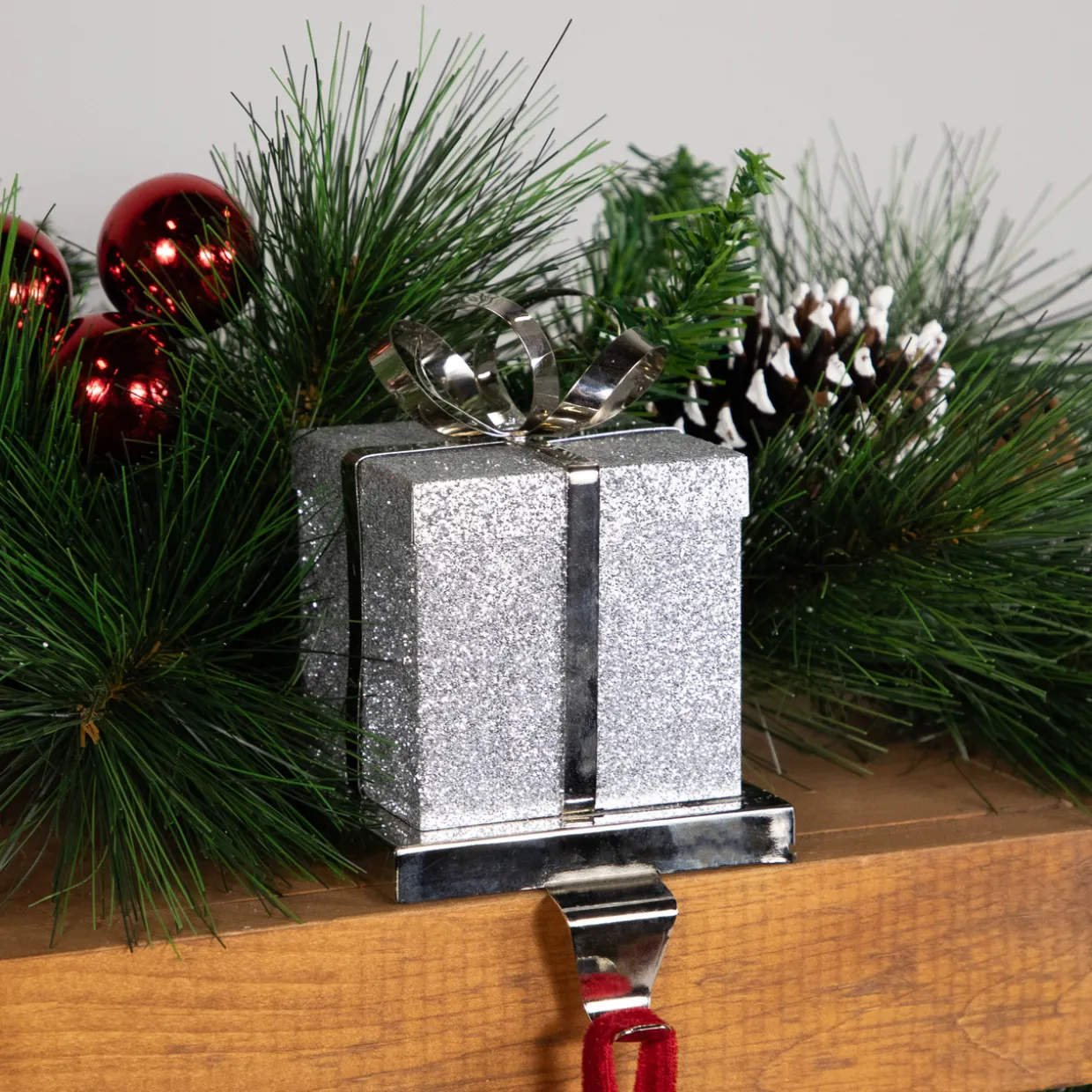 5.5" Silver Glitter Gift Box with Bow Christmas Metal Stocking Holder