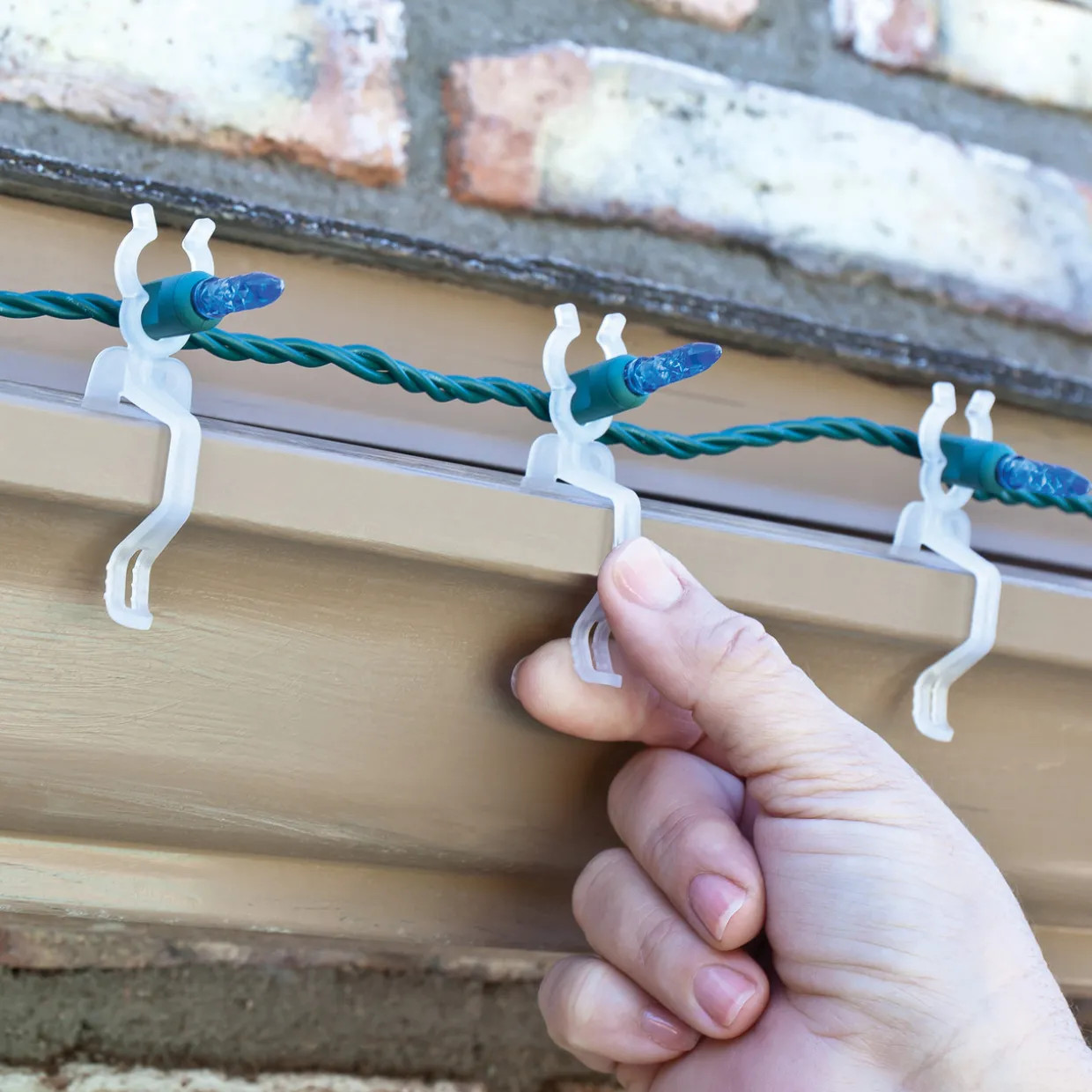 Bucket of 300 Clear Outdoor Universal Christmas Light Clips