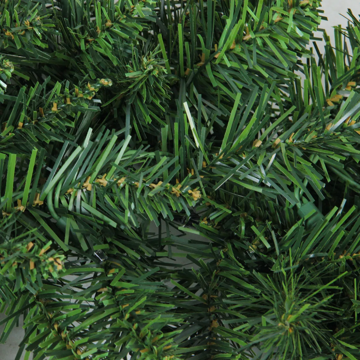 Buffalo Fir Artificial Christmas Wreath - 24" - Unlit