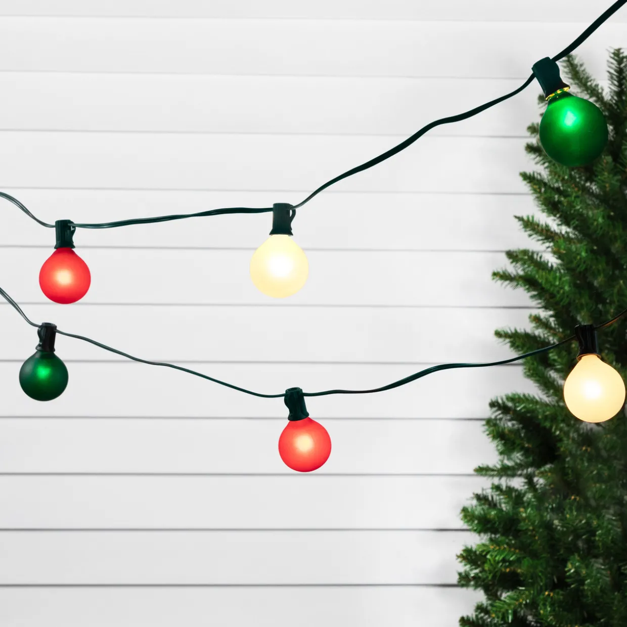 10-Count Frosted Red, White and Green G50 Globe Patio Lights, 9ft Green Wire