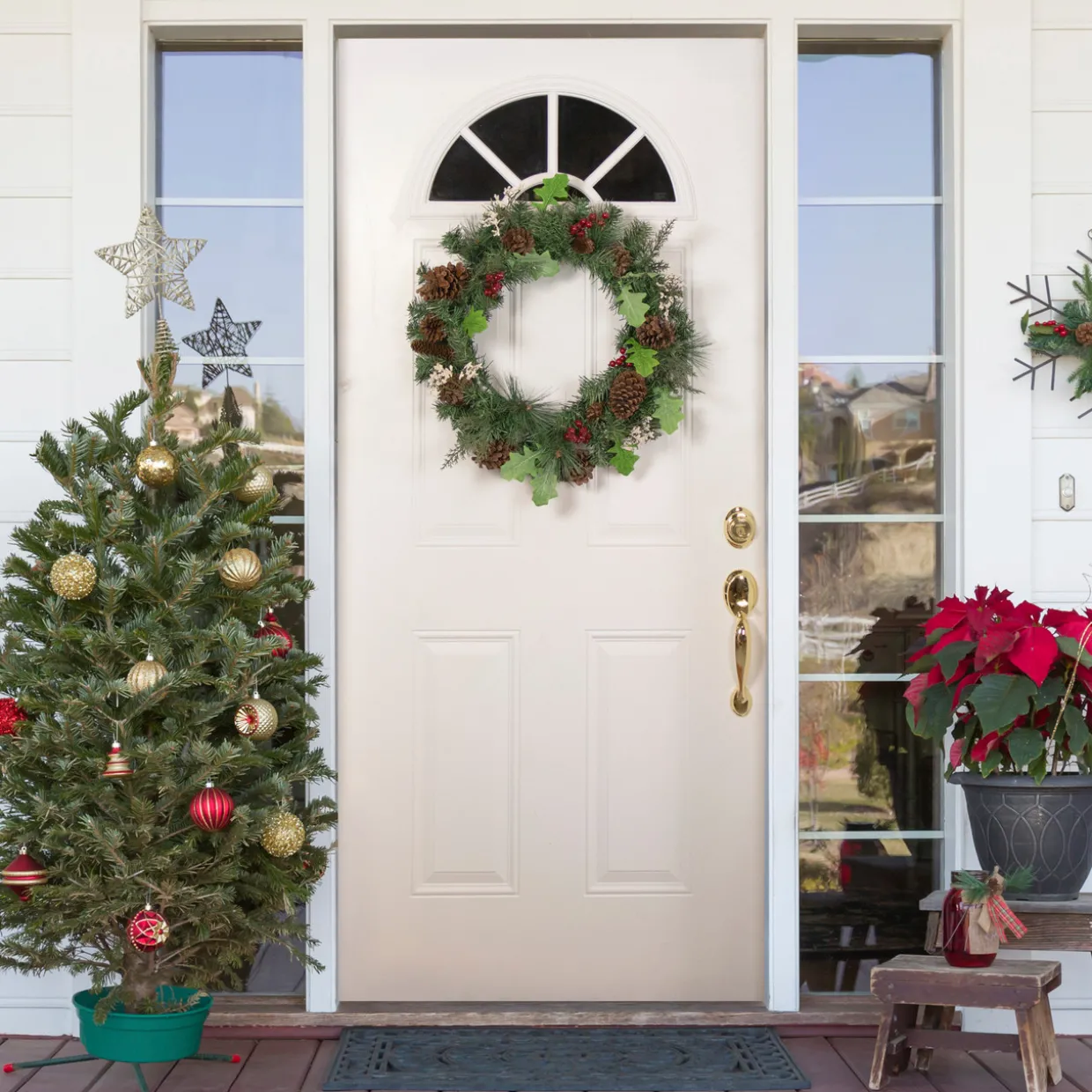 Decorated Natural Pine and Berry Artificial Christmas Wreath, 24-Inch, Unlit