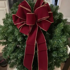 Deluxe Windsor Full Pine Artificial Christmas Wreath - 24