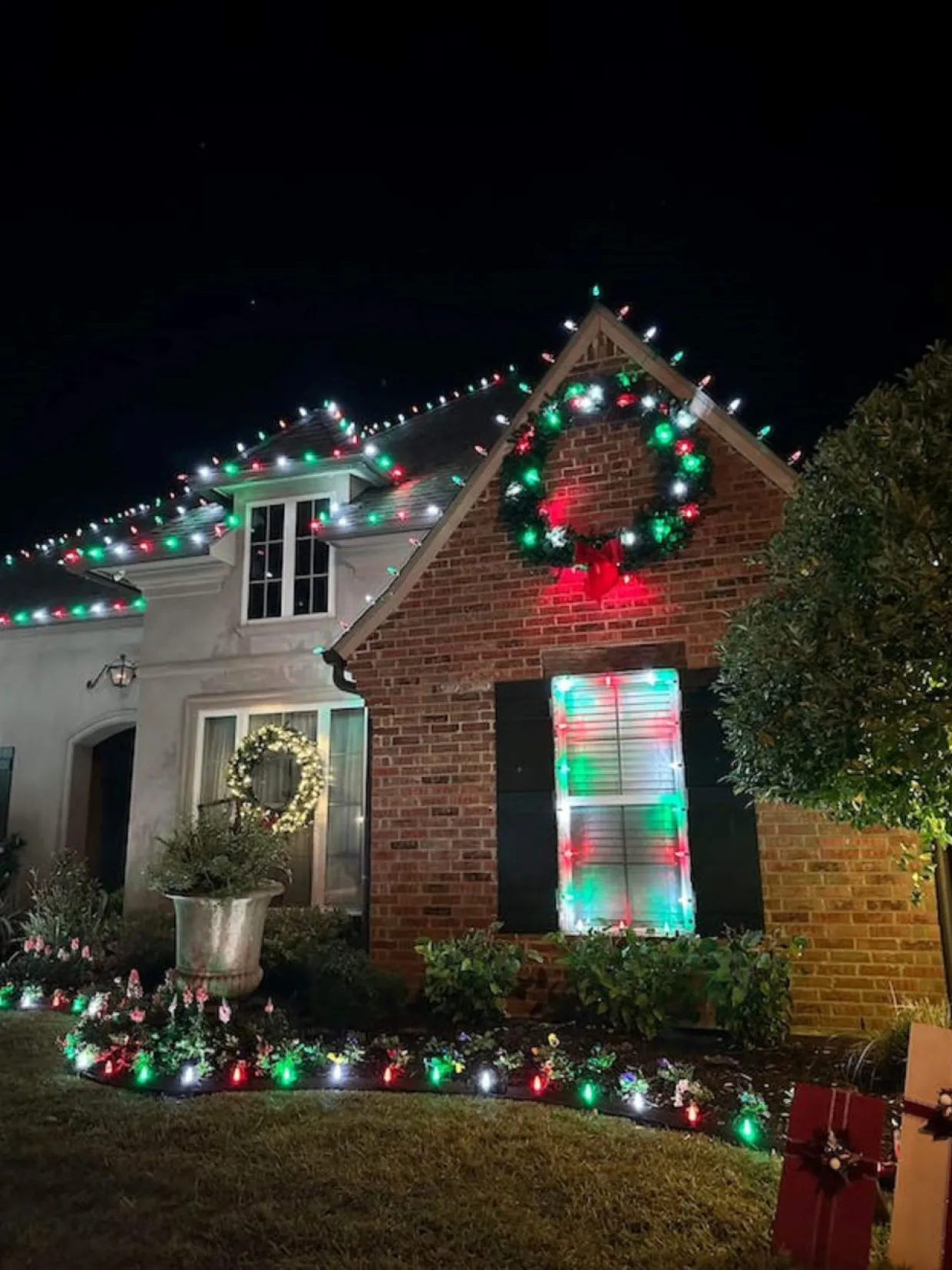 Deluxe Windsor Pine Artificial Christmas Wreath - 16-Inch - Unlit