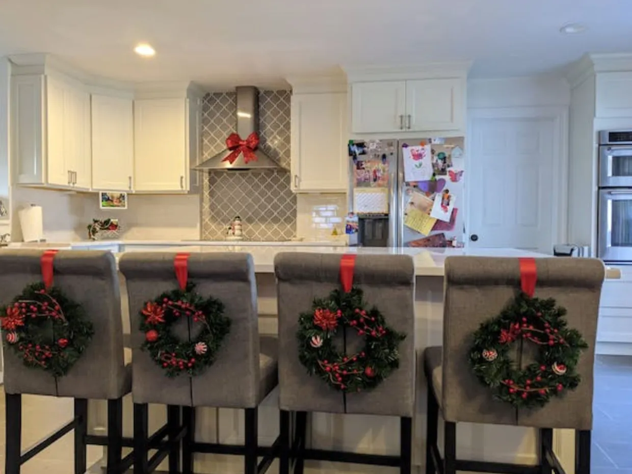 Deluxe Windsor Pine Artificial Christmas Wreath - 16-Inch - Unlit