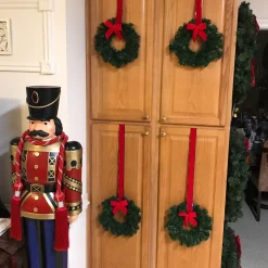 Deluxe Windsor Pine Artificial Christmas Wreath - 12