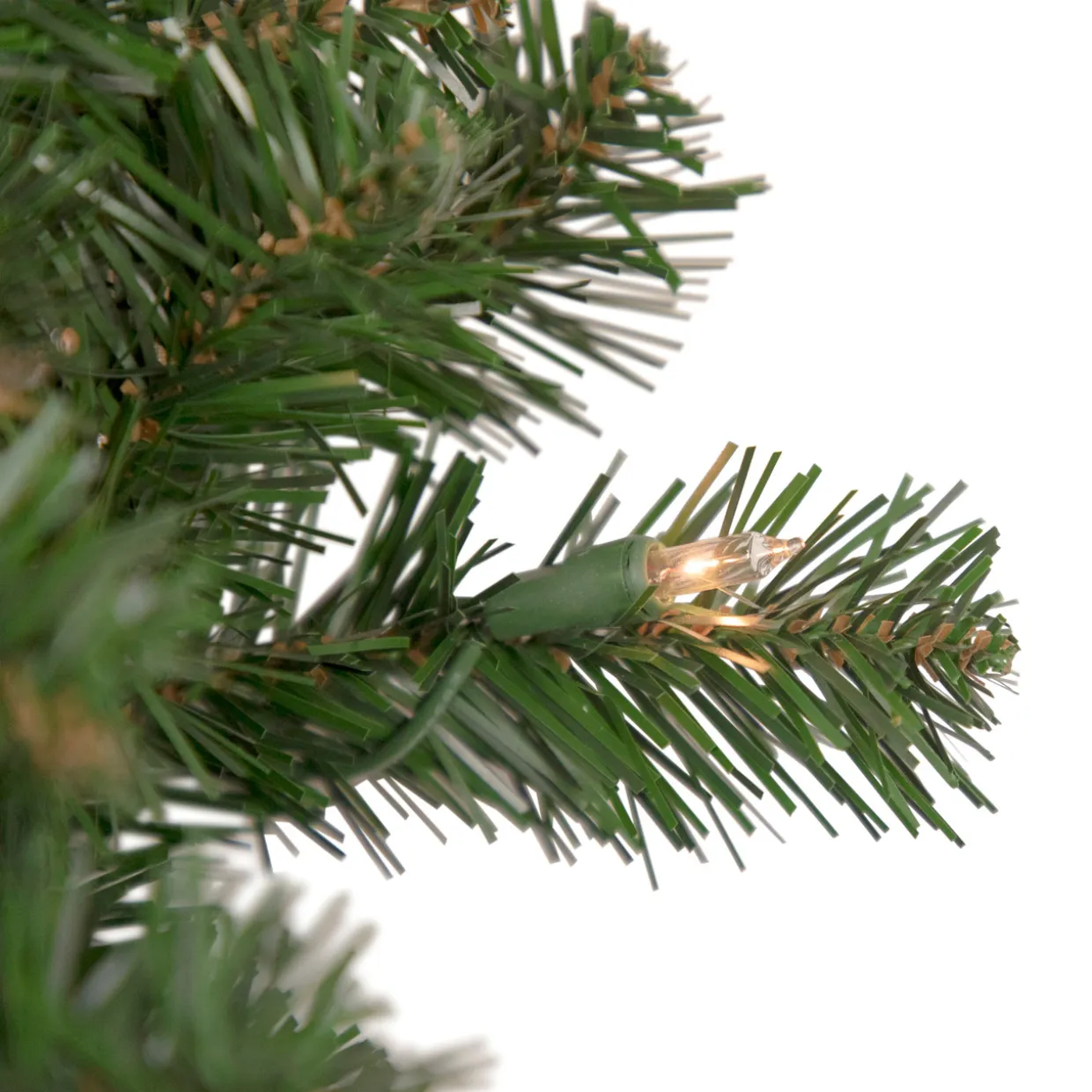 Green Deluxe Windsor Pine Artificial Christmas Wreath - 72" - Clear Lights