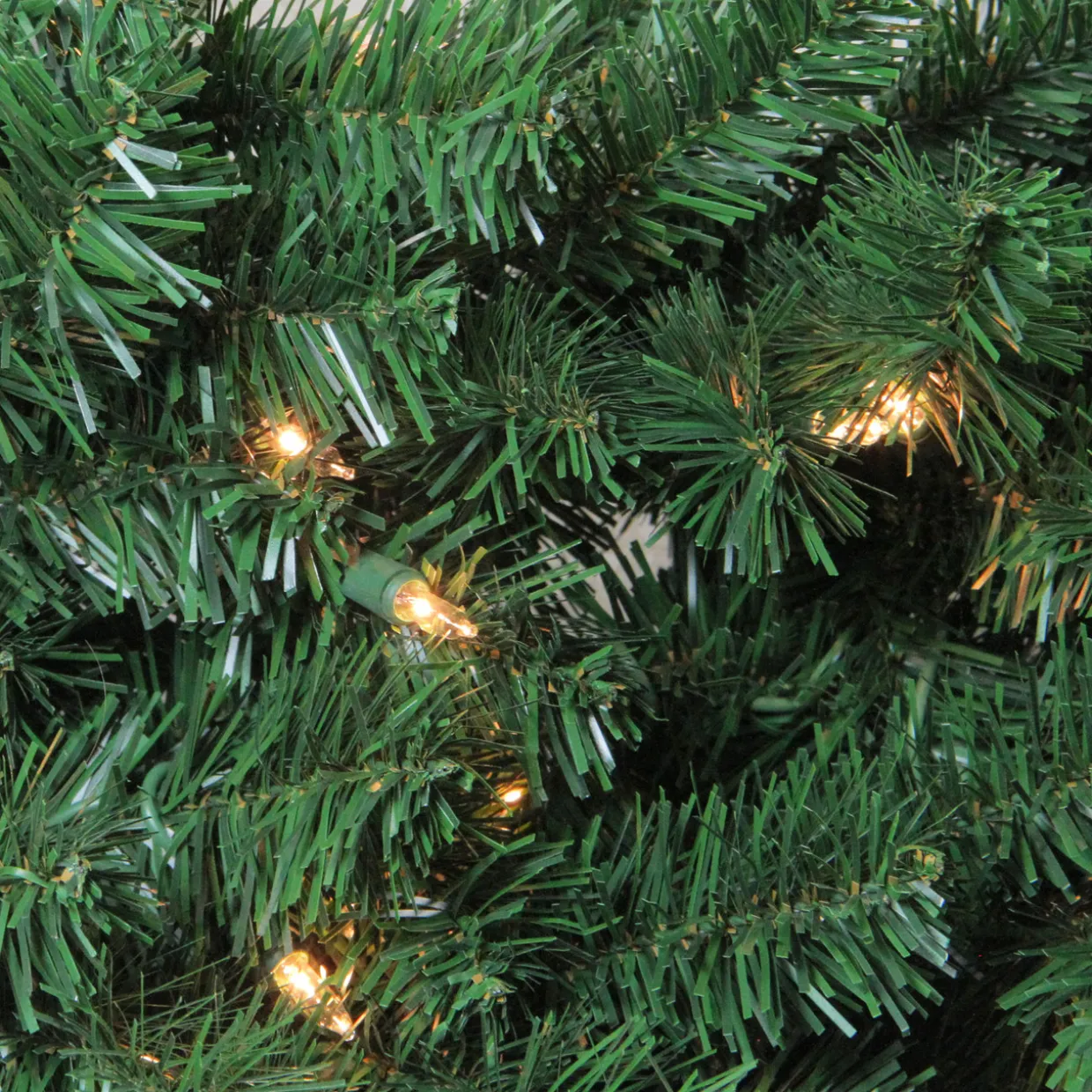 Green Deluxe Windsor Pine Artificial Christmas Wreath - 72" - Clear Lights
