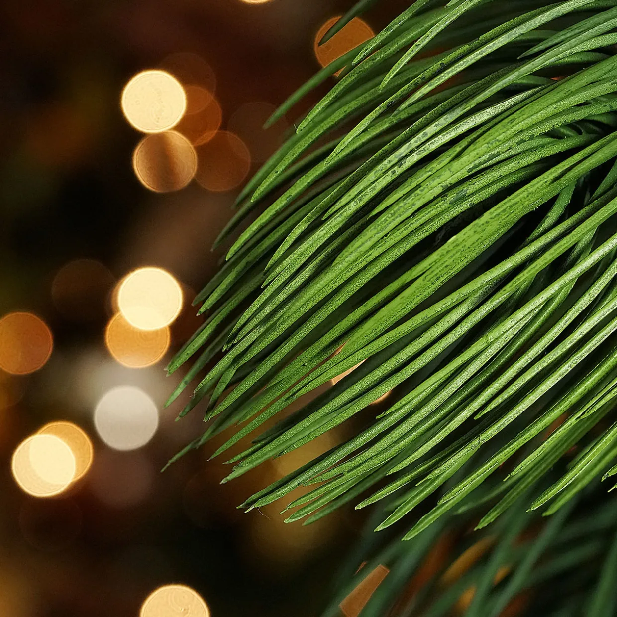 Long Pine Needle and Pinecone Artificial Christmas Wreath - 30" - Unlit