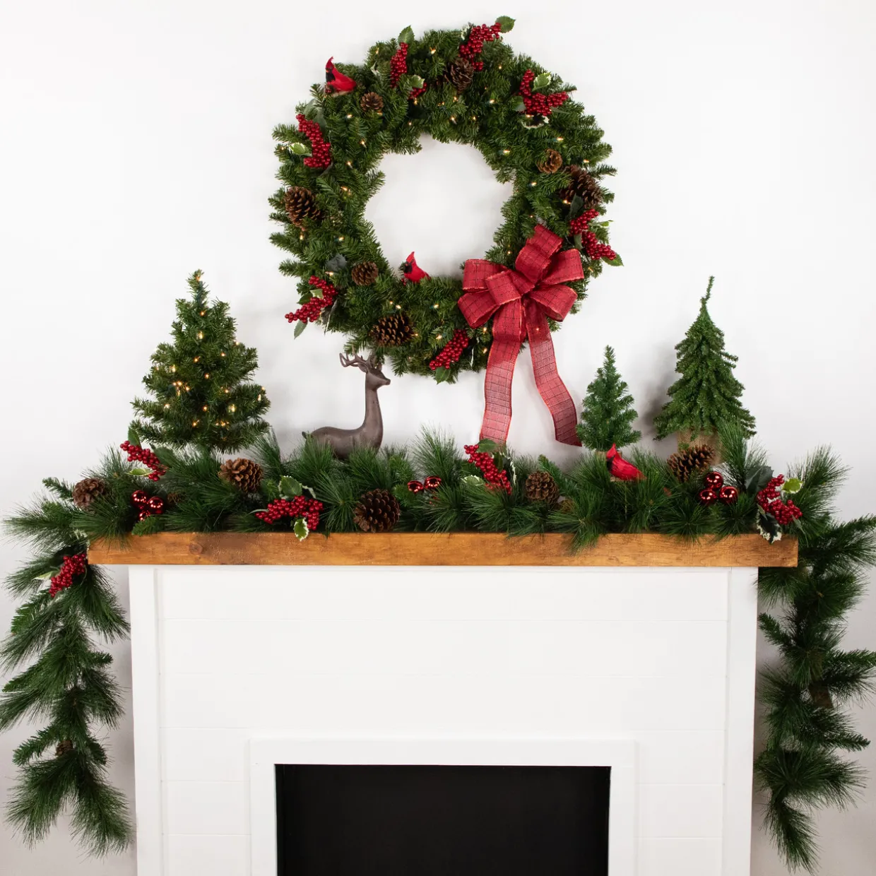 Pre-Lit Canadian Pine Artificial Christmas Wreath - 30" - Clear Lights