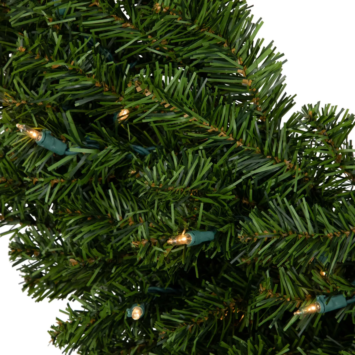 Pre-Lit Canadian Pine Artificial Christmas Wreath - 30" - Clear Lights