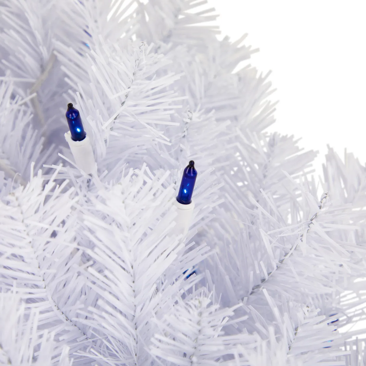 Pre-Lit Geneva White Spruce Artificial Christmas Wreath, 24-Inch, Blue Lights