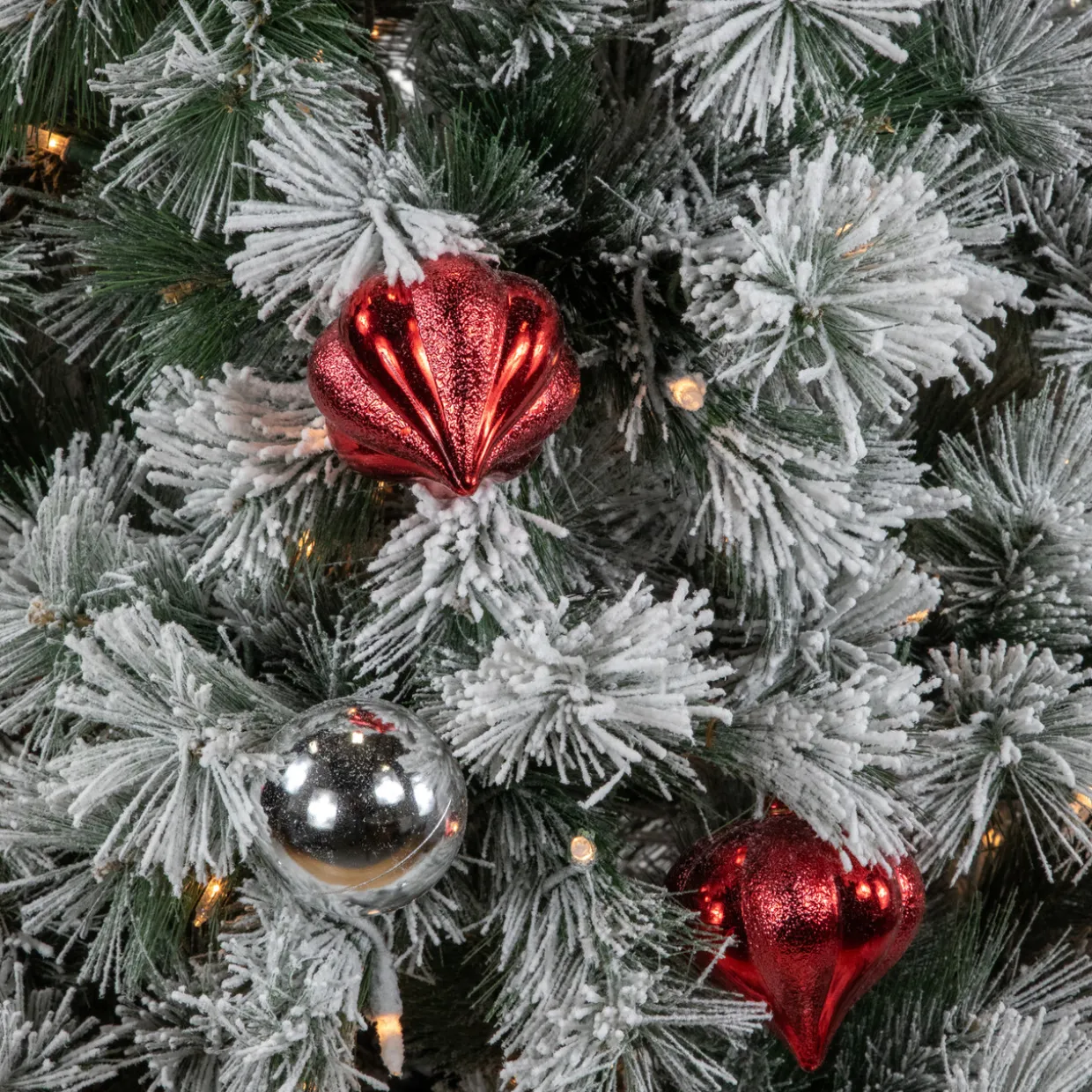 Pre-Lit Snowy Bristle Pine Artificial Christmas Tree - 4.5' - Clear Lights