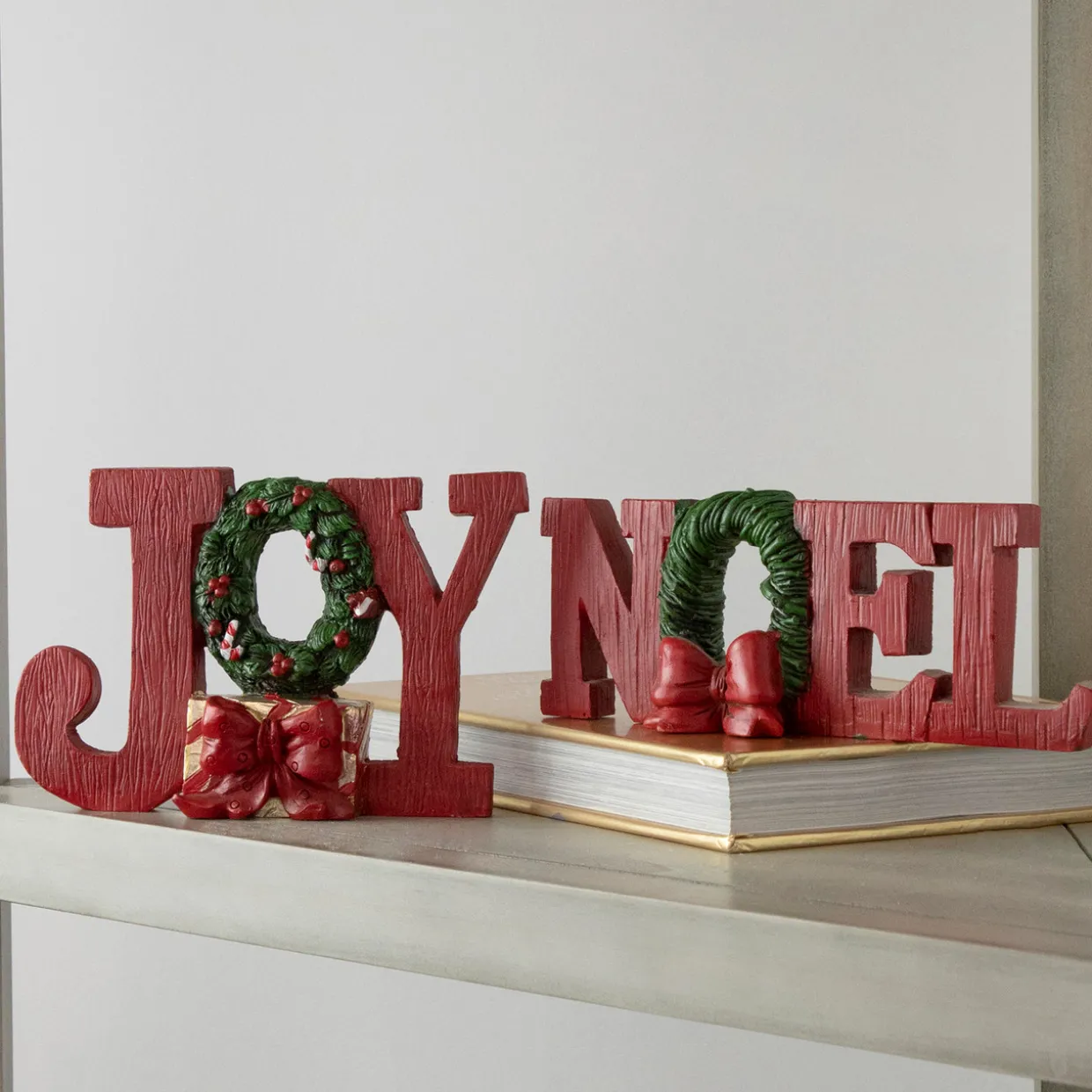 Wreath and Bow "Noel" and '"Joy" Christmas Signs - Set of 2